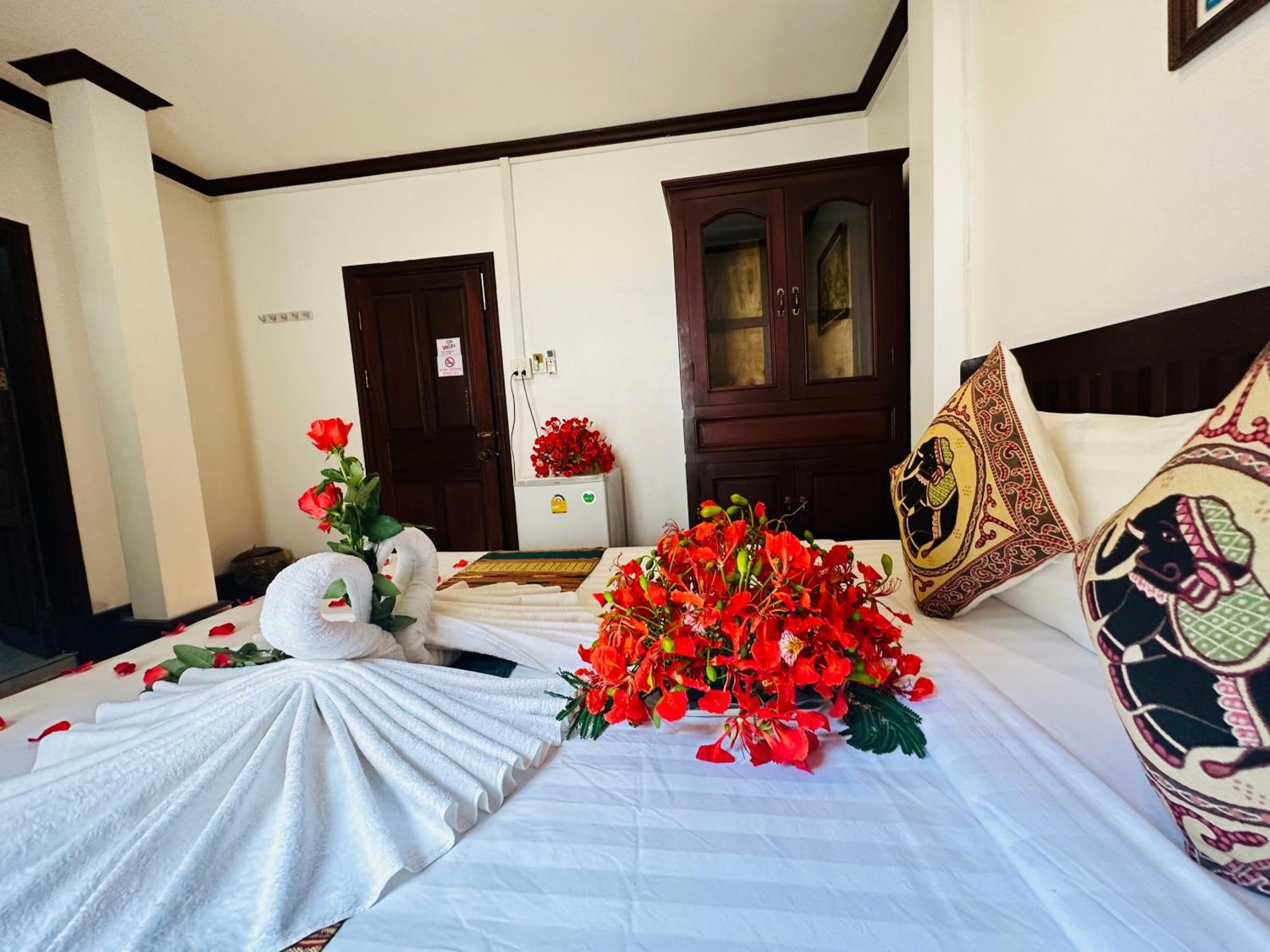 Thatsaphone Hotel Luang Prabang Exteriör bild